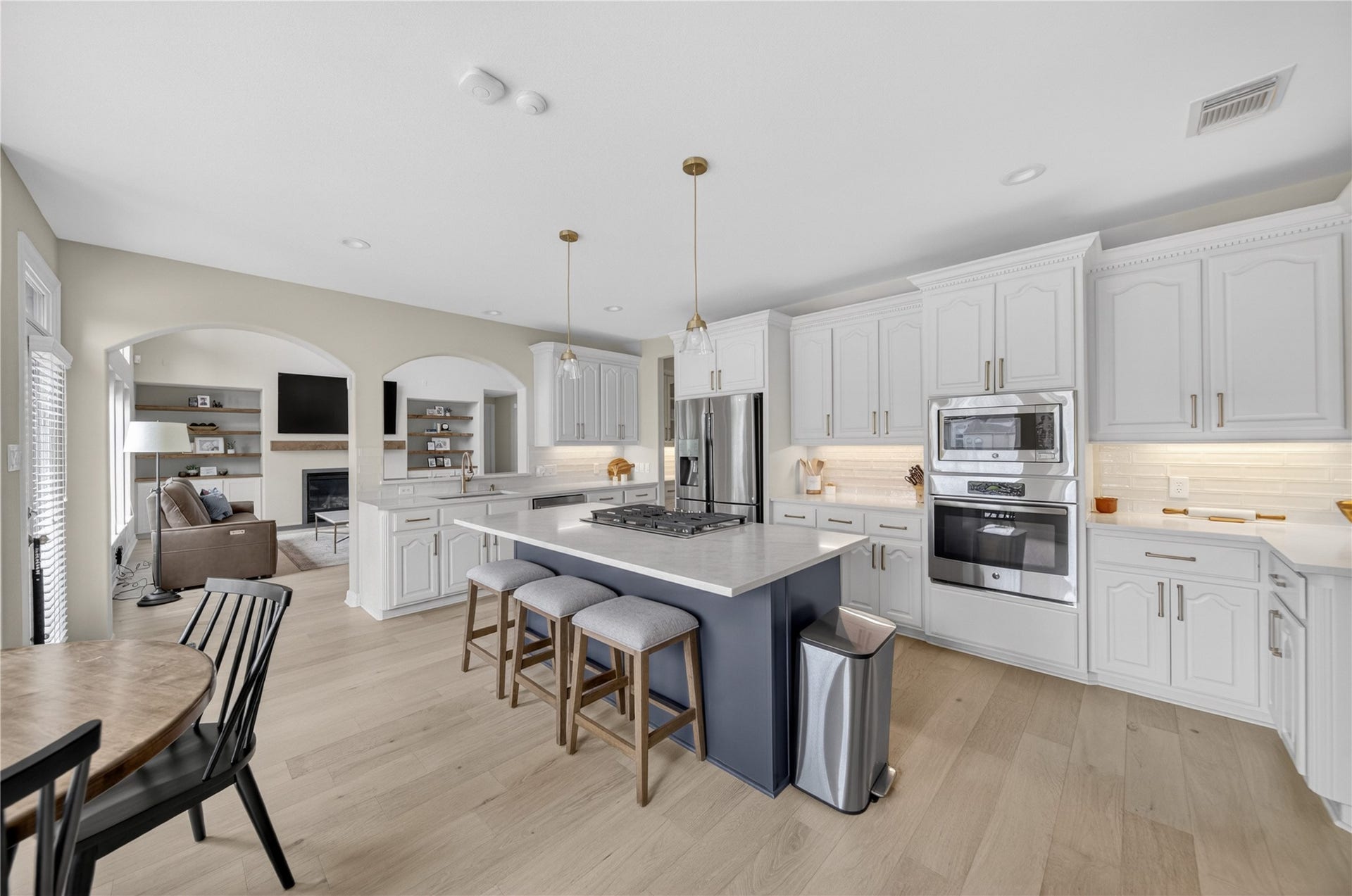 8826 Crown Jewel Drive, Richmond, TX 77469 Elegantly crafted, the kitchen showcases stainless steel appliances, crisp white cabinetry, a stylish tile backsplash, and a spacious pantry.