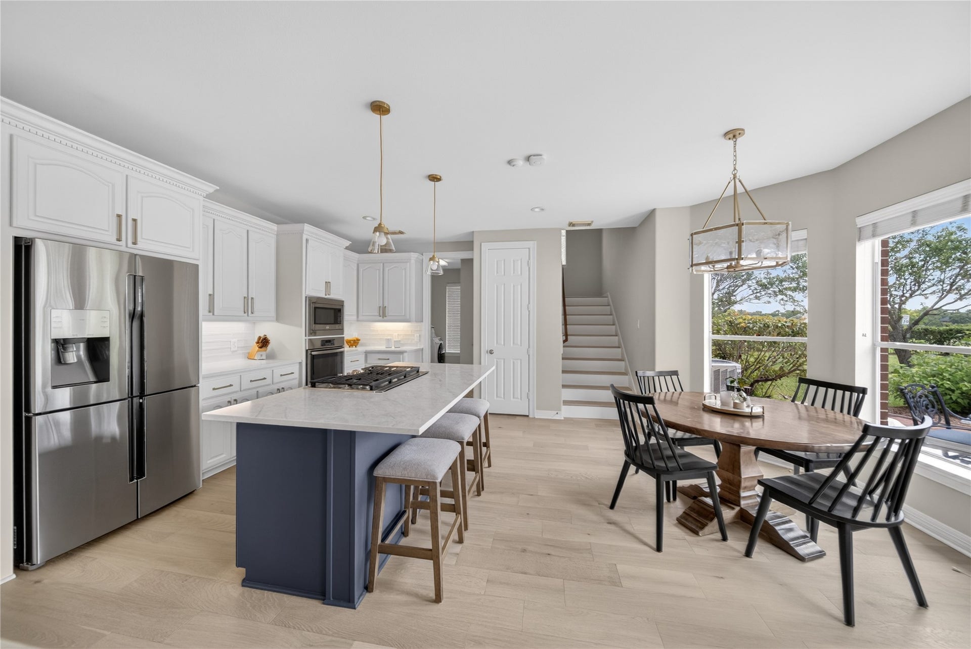 8826 Crown Jewel Drive, Richmond, TX 77469 Imagine baking sugar cookies in the attractive and updated kitchen. Use the center island as a place to cut and decorate seasonal cookies with all sorts of sugar, sparkles, and candy!