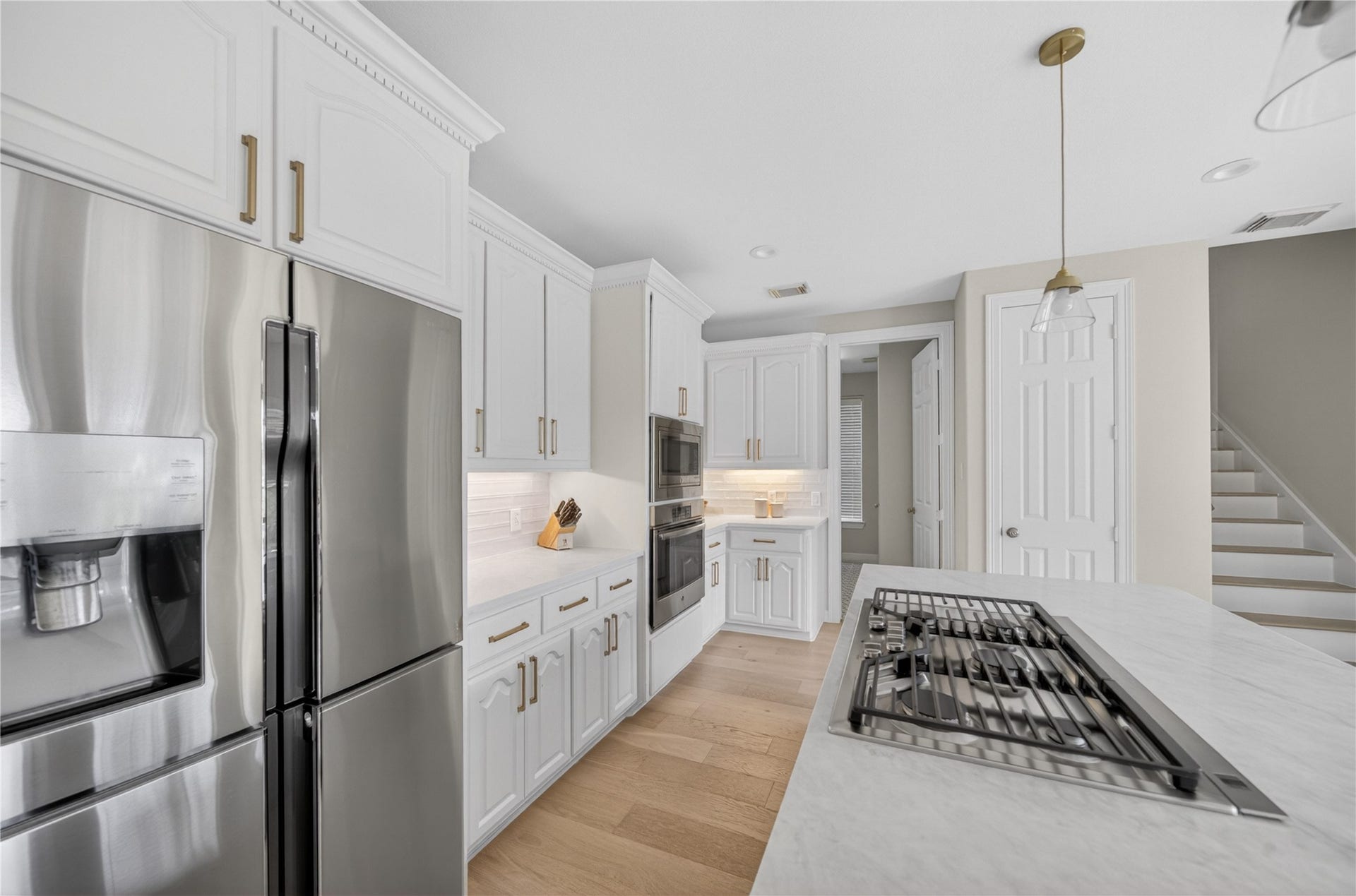 8826 Crown Jewel Drive, Richmond, TX 77469 Foodies and gourmets will appreciate the gas cooktop. Cook favorite and long-loved family recipes with confidence or try your hand at a new fusion meal you discovered on Pinterest!