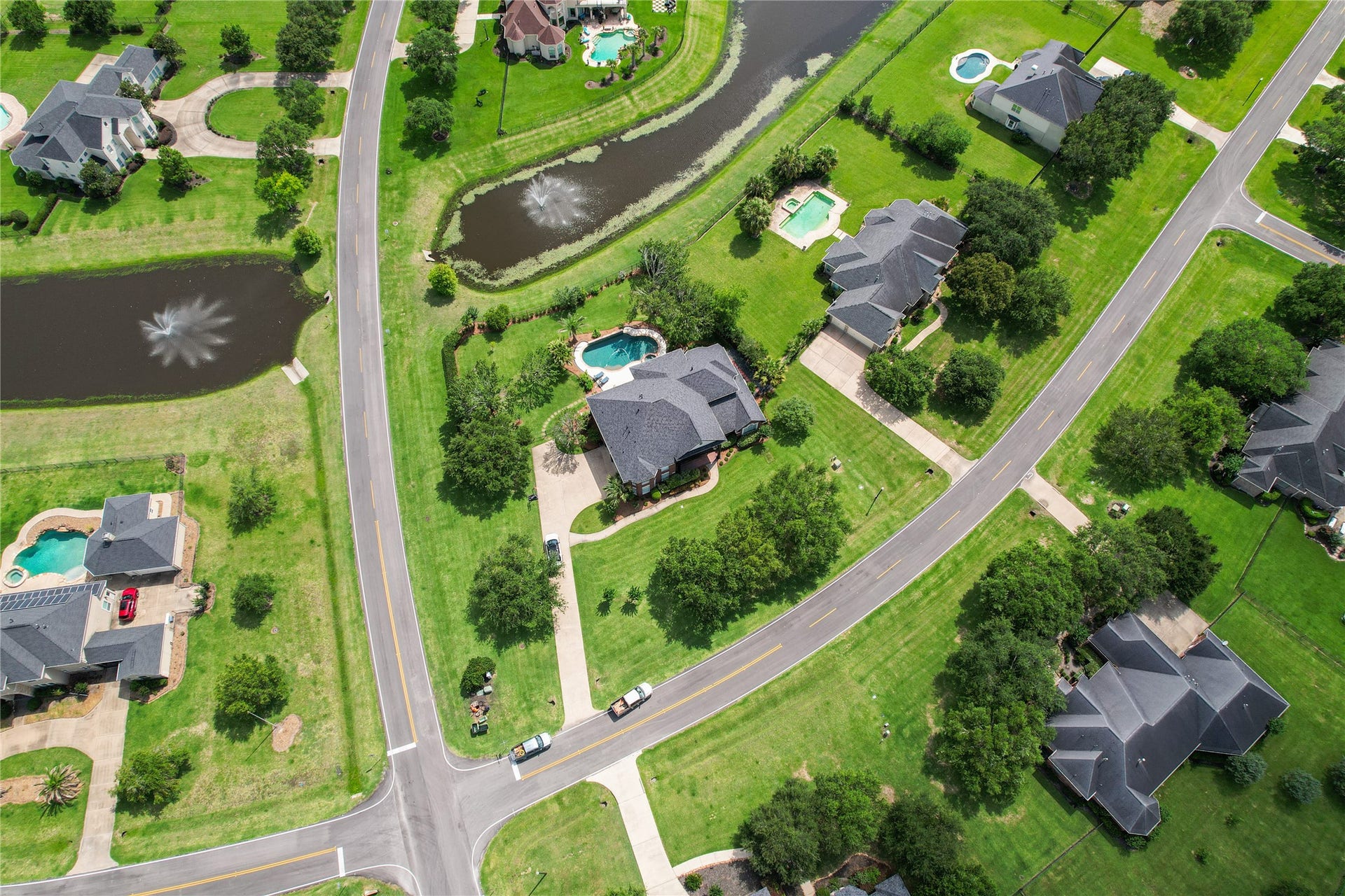 8826 Crown Jewel Drive, Richmond, TX 77469 Discover this stunning corner lot spanning over of an acre, featuring sparkling water views, mature trees, and exceptional curb appeal.