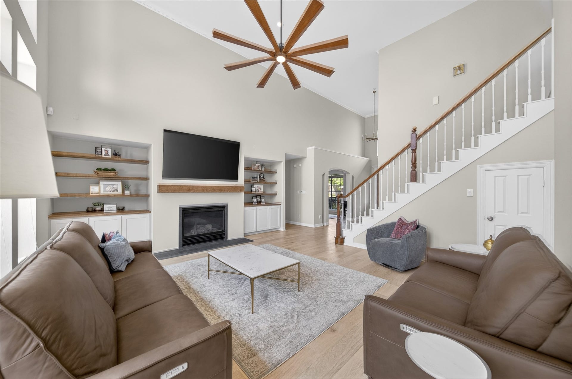 8826 Crown Jewel Drive, Richmond, TX 77469 Welcoming and conveying warmth, the living room offers an inviting space for evening movies or gatherings. Tune into your favorite streaming show, while admiring the cozy fireplace.