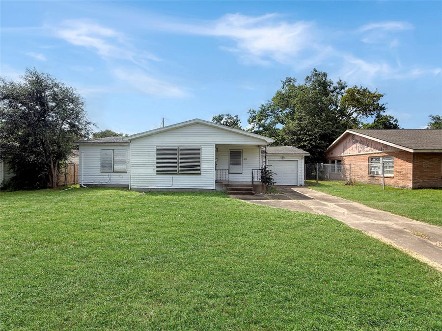 Property photo for 613 22nd Avenue N, Texas City, TX