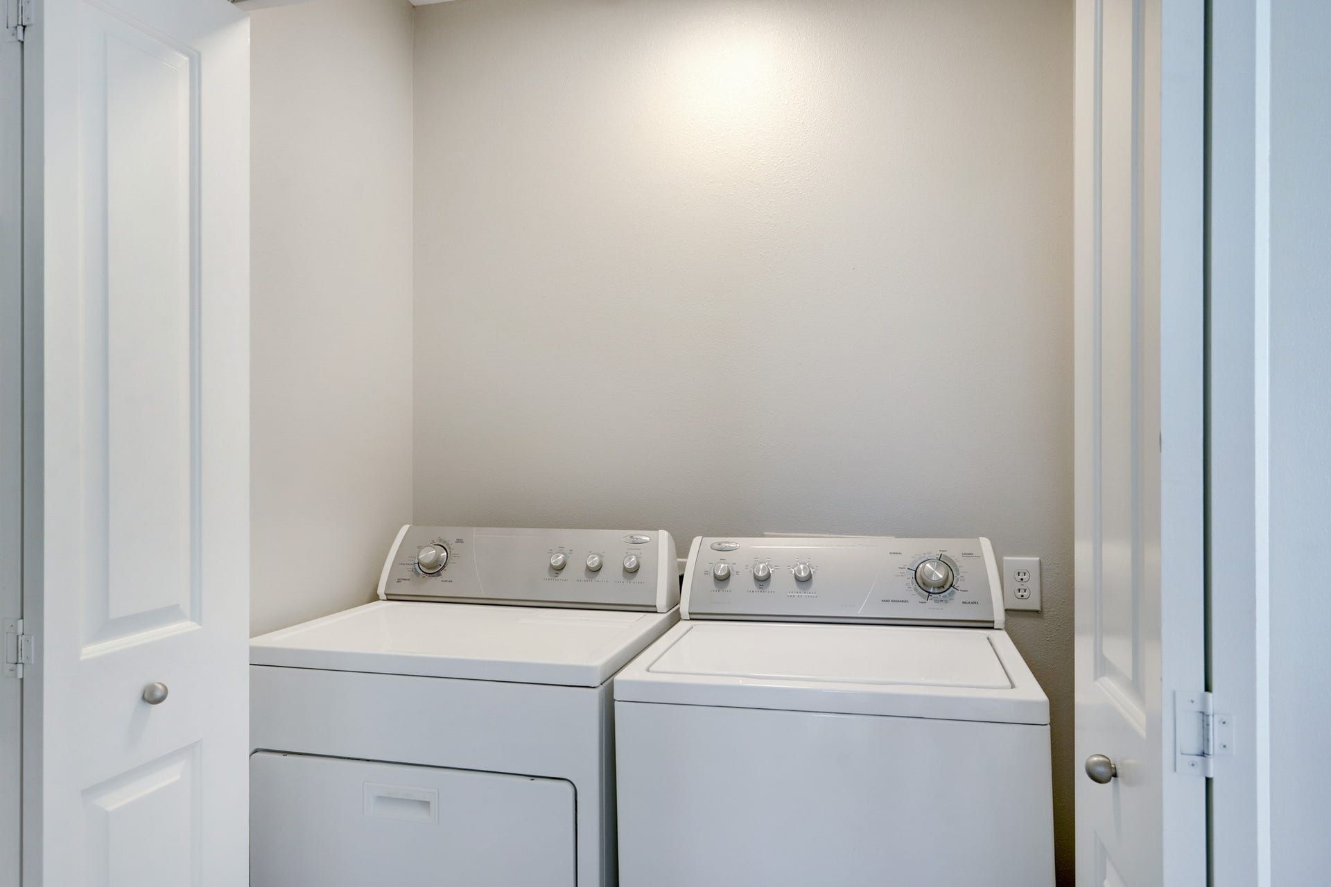 300 St Joseph Parkway, #212, Houston, TX 77002 Washer and Dryer provided.