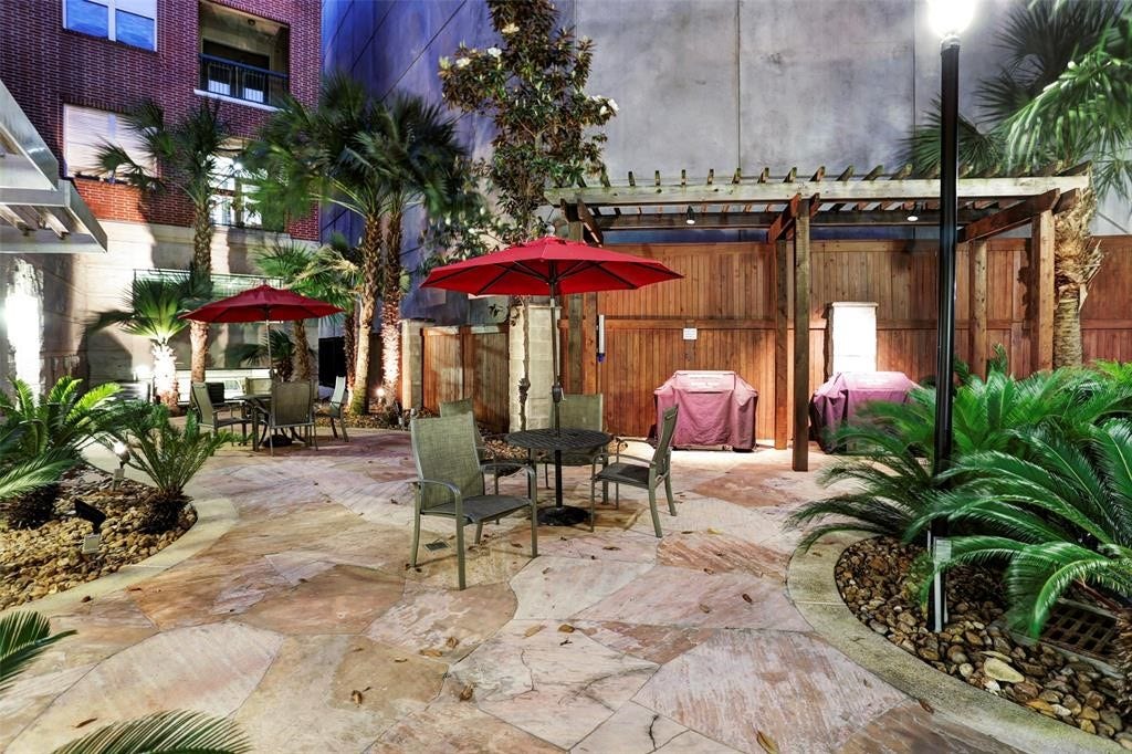 300 St Joseph Parkway, #212, Houston, TX 77002 Courtyard has 2 grills