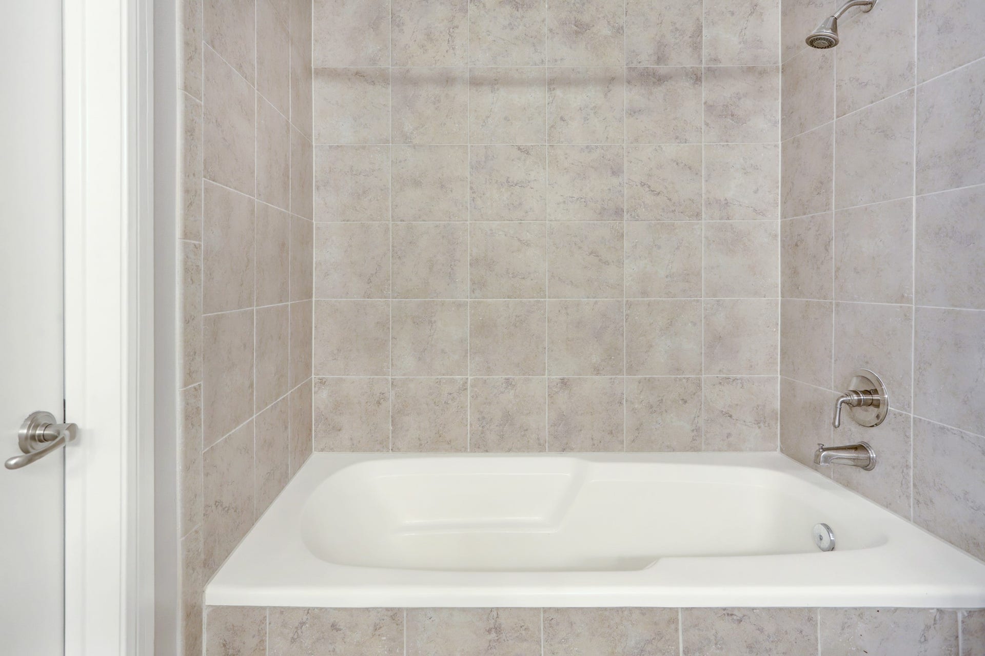 300 St Joseph Parkway, #212, Houston, TX 77002 a large separate soaking tub!