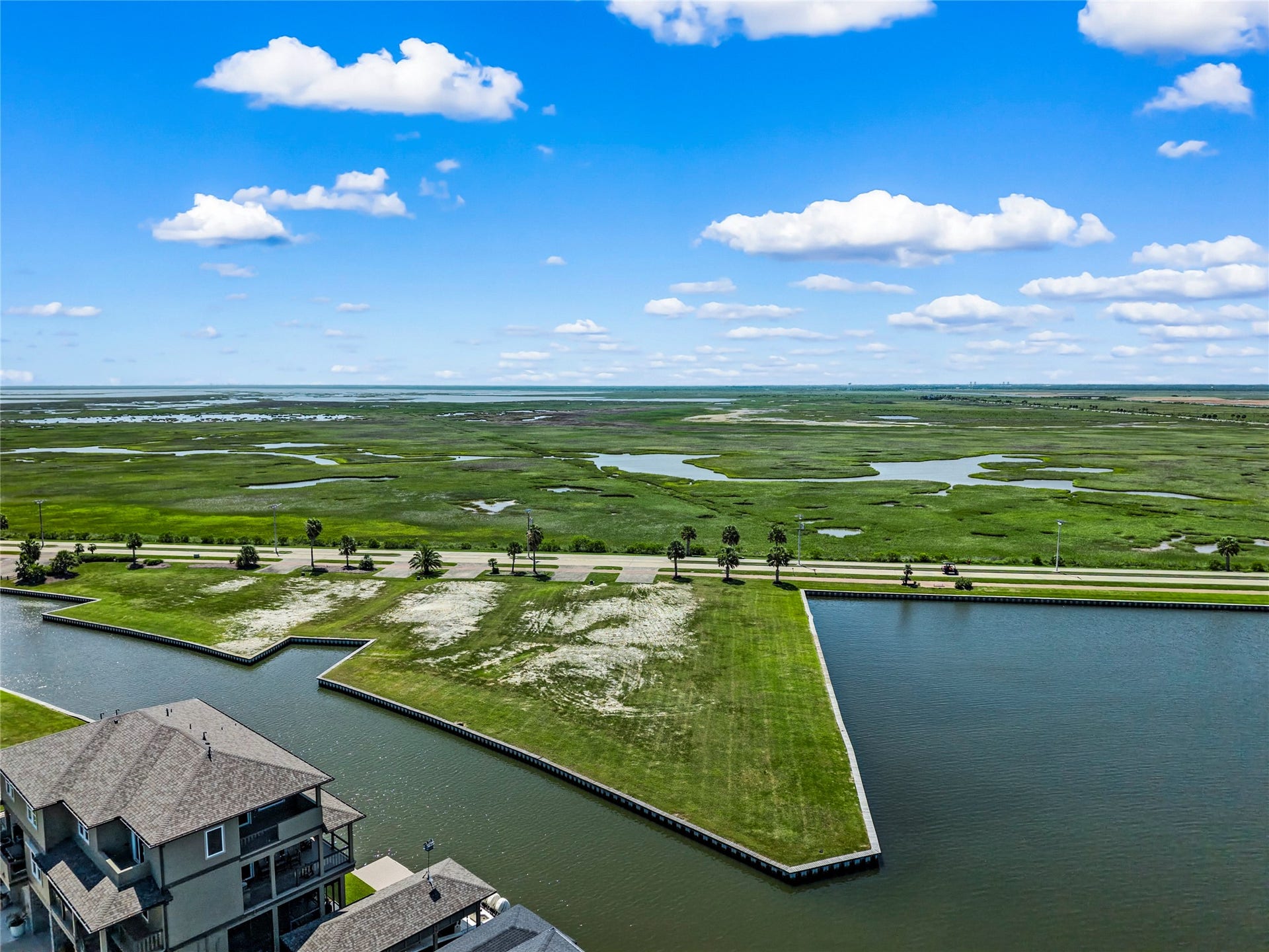 49 Shell Key, Hitchcock, TX 77563 Enjoy wildlife watching on the wetlands.