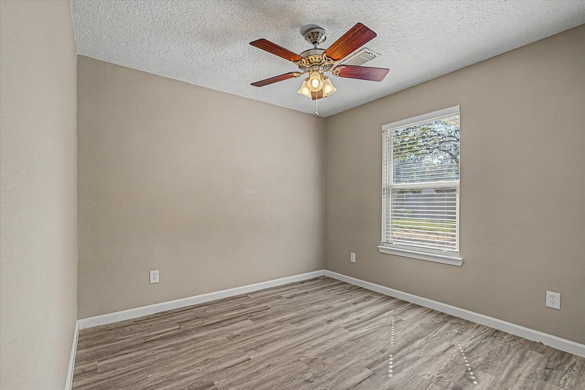 3084 County Road 855b Road, Alvin, TX 77511