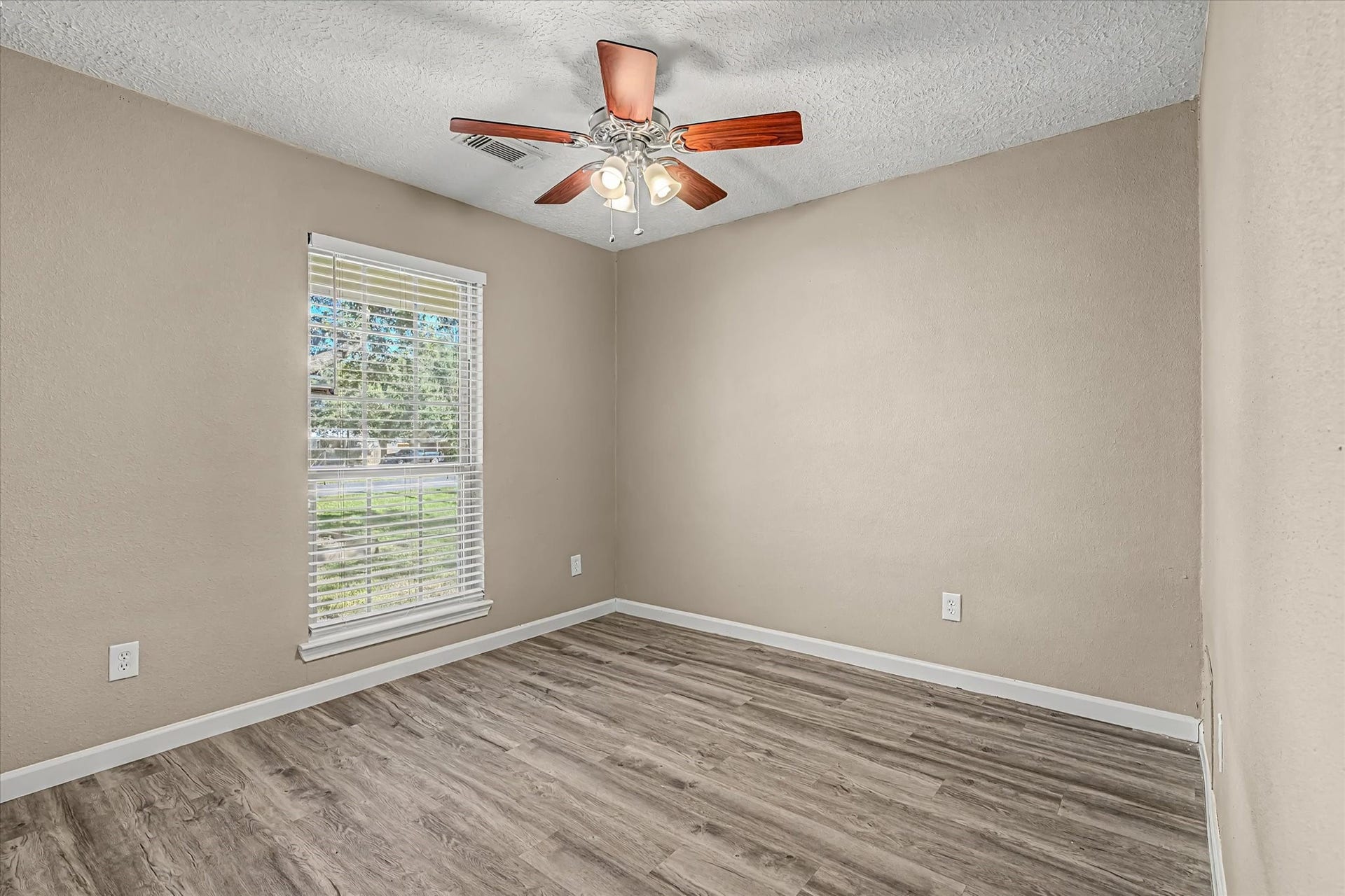 3084 County Road 855b Road, Alvin, TX 77511