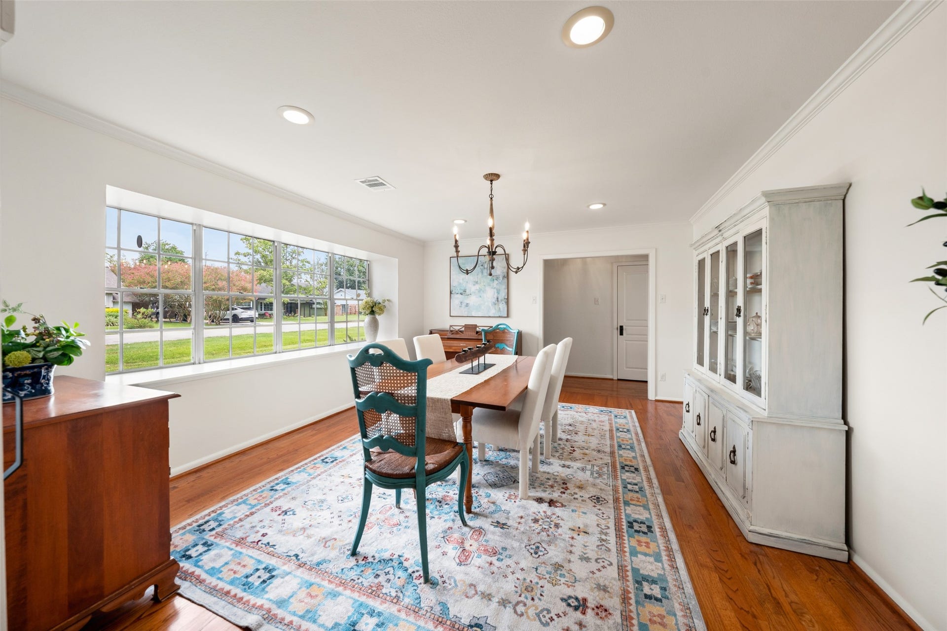 1343 Del Norte Street, Houston, TX 77018 Another view of the spacious formal dining room highlights the oversized picture window, beautiful hardwood floors and abundant natural light. The home has been thoughtfully renovated with carefully selected updates that complement its original character while providing the light, bright finishes, fixtures and features todays buyers are looking for.