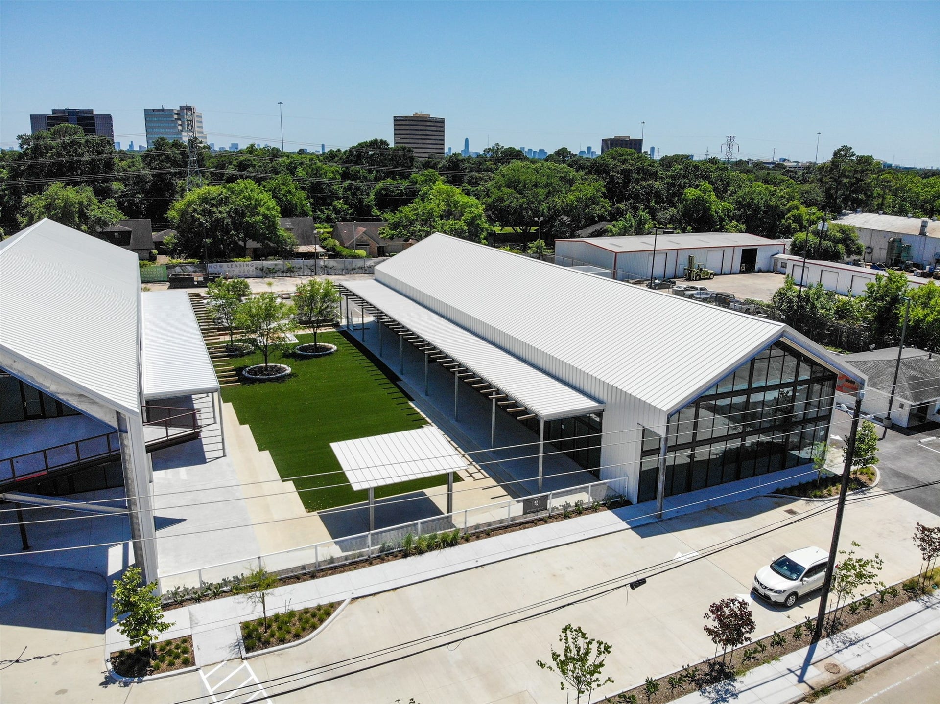 1343 Del Norte Street, Houston, TX 77018 And of course, our neighbors in the GOOF all that Stomping Grounds on 34th Street has to offer.