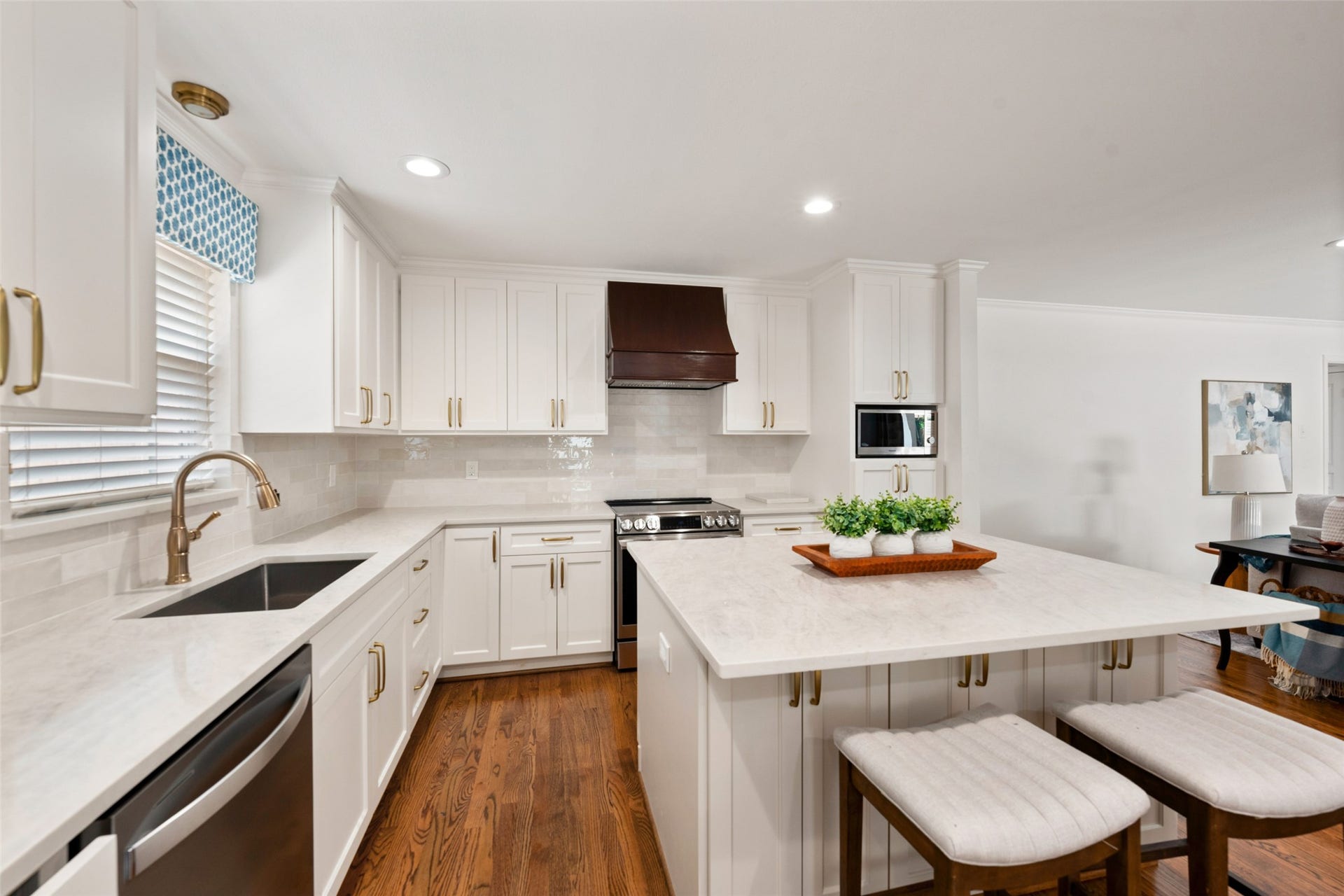 1343 Del Norte Street, Houston, TX 77018 Another view of the updated kitchen highlights the oversized center island with seating, abundant cabinetry and counter space, stainless steel appliances and stylish brass hardware.