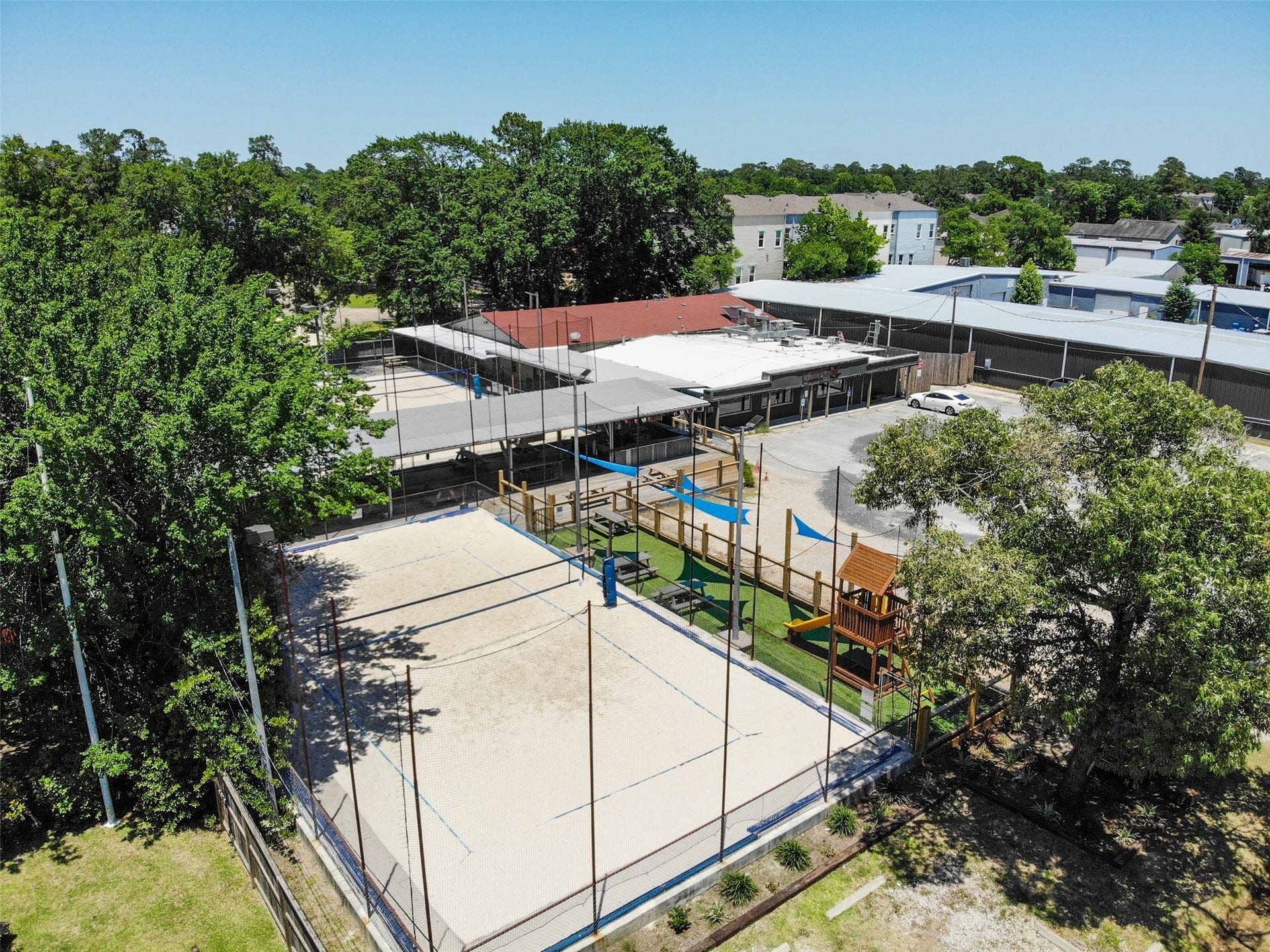 1343 Del Norte Street, Houston, TX 77018 Wakefield Crowbar A beloved neighborhood gathering spot in the heart of 77018, known for its laid-back Oak Forest vibe, welcoming patio atmosphere, cold drinks, live music, and strong sense of community.