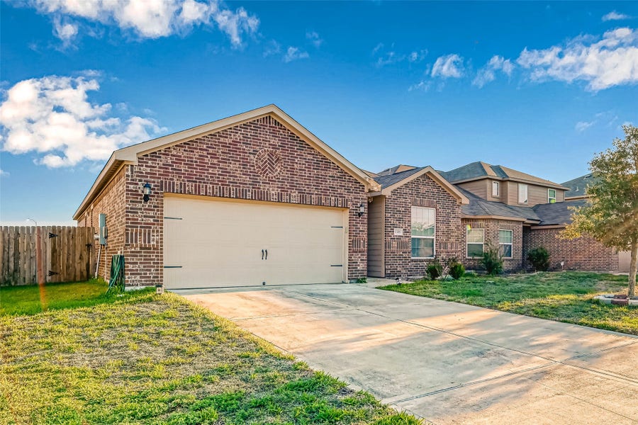 Property photo for 1306 Diamond Drape Drive, Iowa Colony, TX