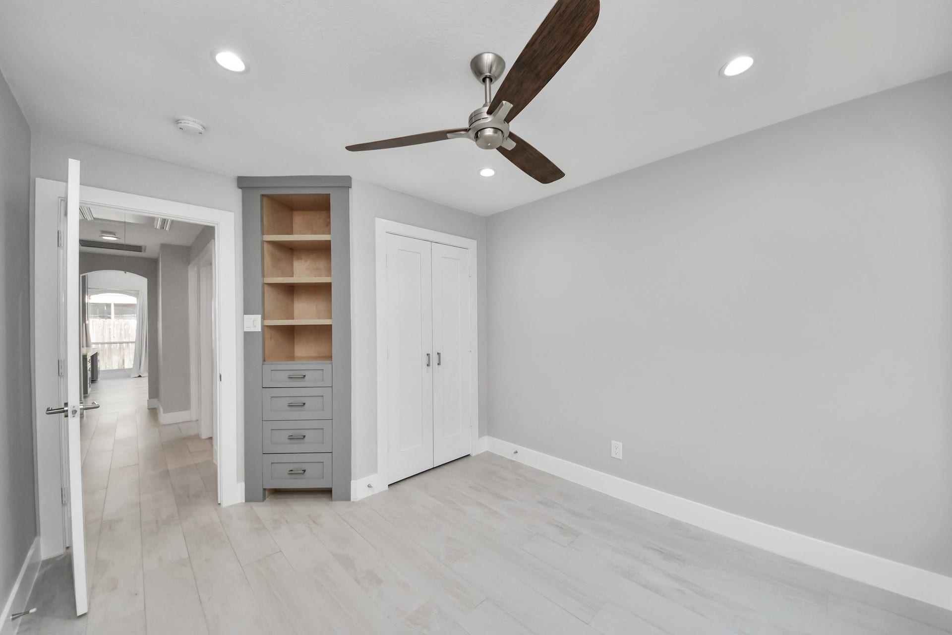 Secondary bedroom