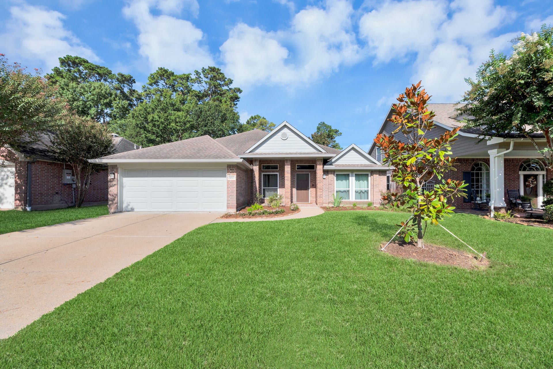 Welcome to 14143 Faulkey Gully! Dont stop looking now, the curb appeal is just the beginning! Freshly manicured entrance and a young magnolia to grow with you.
