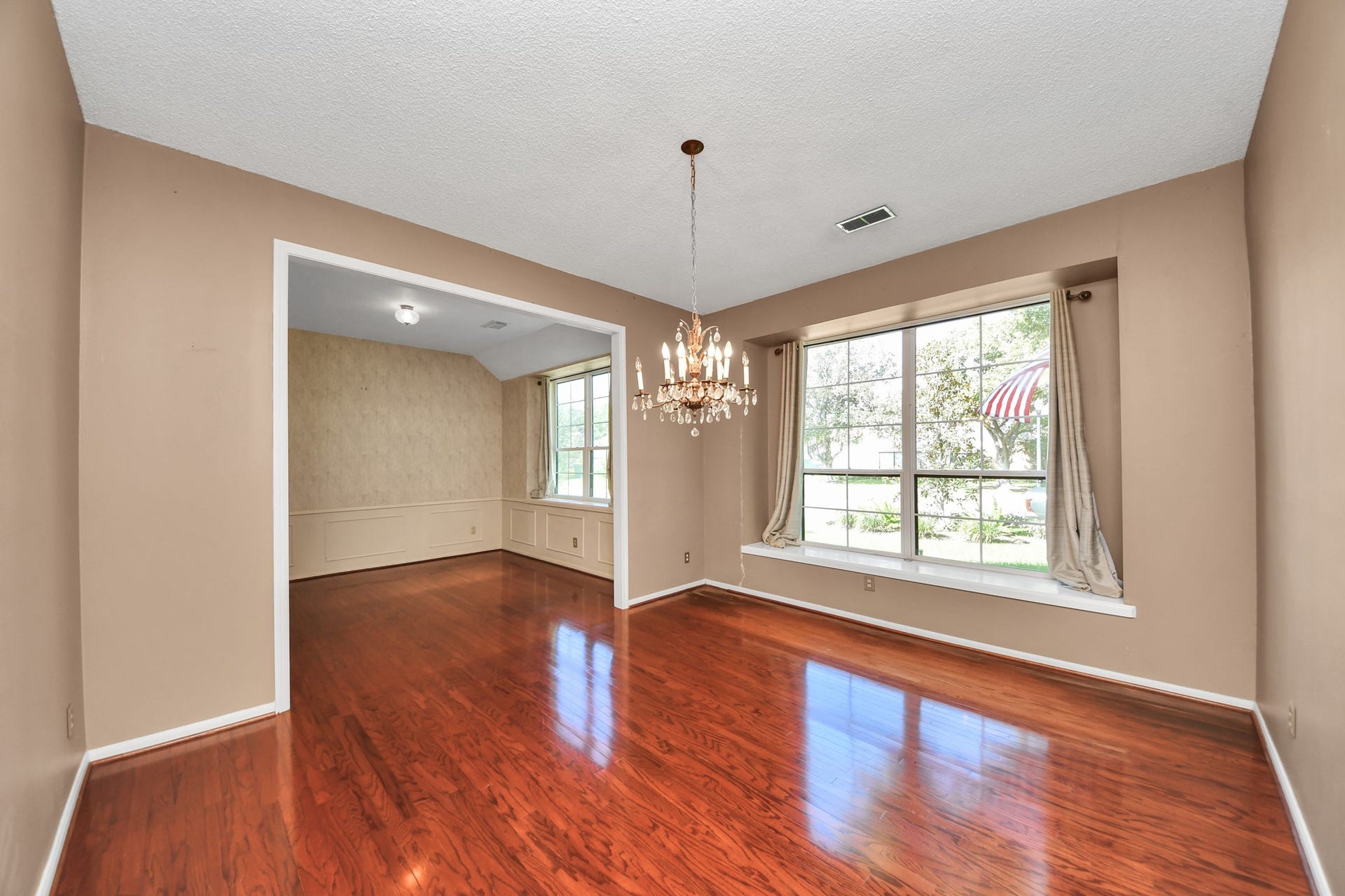 722 Chevy Chase Circle, Sugar Land, TX 77478 Large formal spaces offer flexibility for entertaining, dining or creating a more open, updated look.