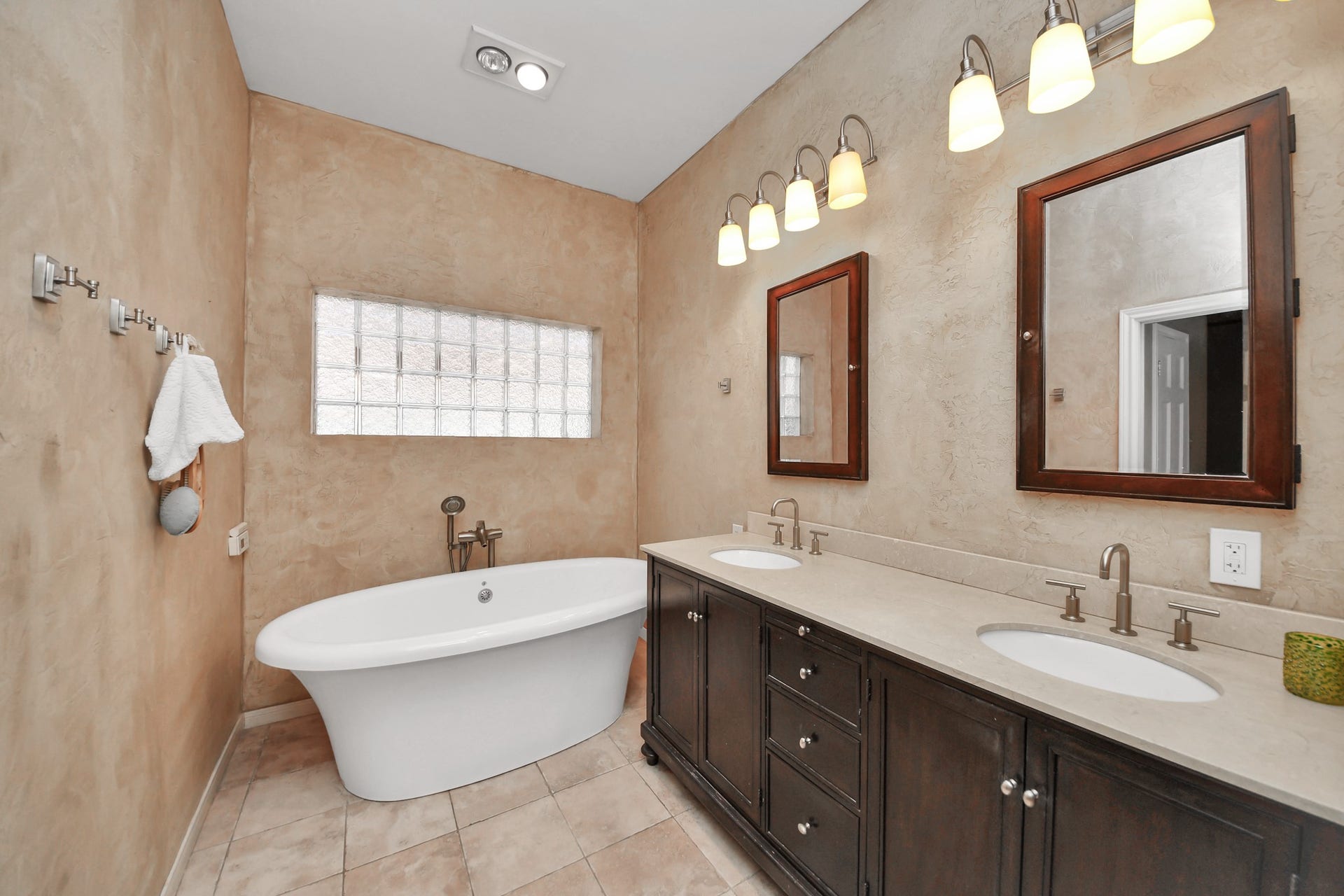 722 Chevy Chase Circle, Sugar Land, TX 77478 Primary bath has already seen meaningful updates, including a freestanding soaking tub and dual-sink vanity.