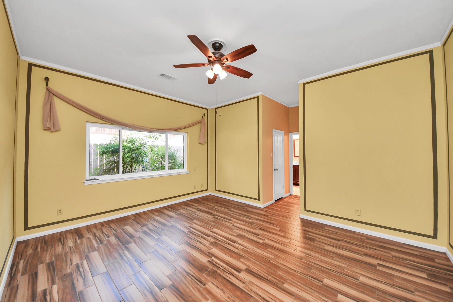 722 Chevy Chase Circle, Sugar Land, TX 77478 Spacious primary suite offers plenty of room for a king-size bed and additional furnishings.