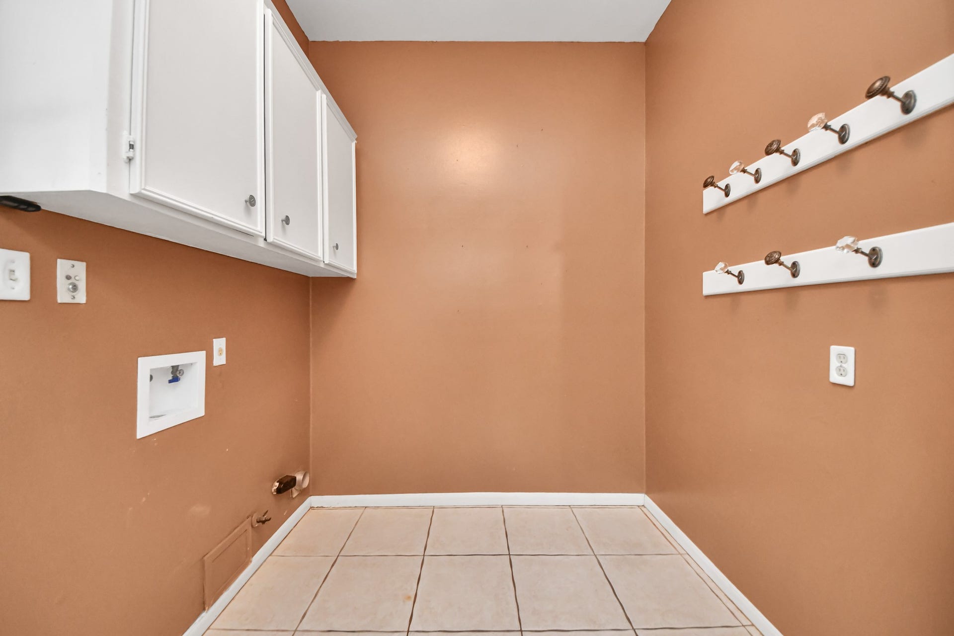 722 Chevy Chase Circle, Sugar Land, TX 77478 Dedicated utility room offers upper cabinetry, hanging space and room for a full-size washer and dryer.