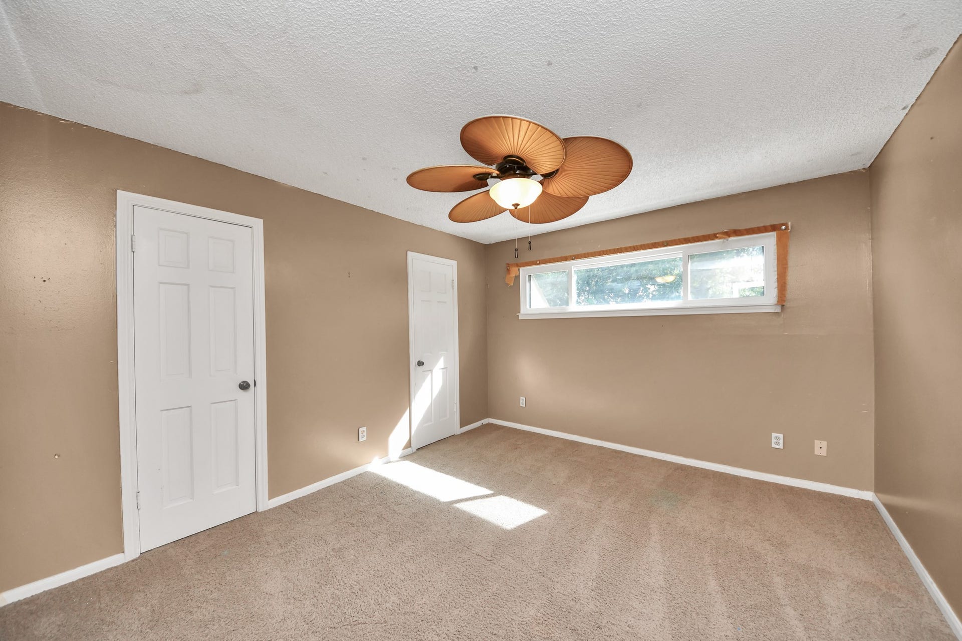722 Chevy Chase Circle, Sugar Land, TX 77478 Another spacious secondary bedroom offers two closets and plenty of room for a sitting or study area.