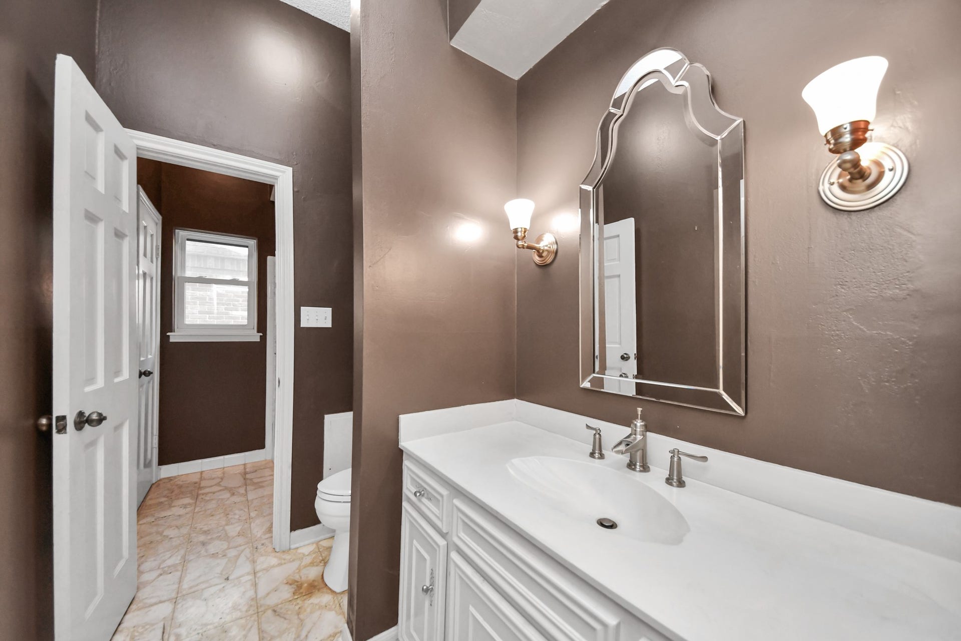 722 Chevy Chase Circle, Sugar Land, TX 77478 Another secondary full bath downstairs offers vanity, generous counter space and a separate water closet.