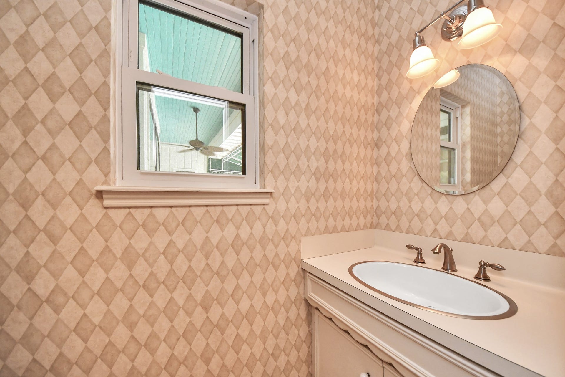 722 Chevy Chase Circle, Sugar Land, TX 77478 Convenient powder bath serves the main living areas and features a window for natural light. Located near the back door, so easy to use for pool half bath!