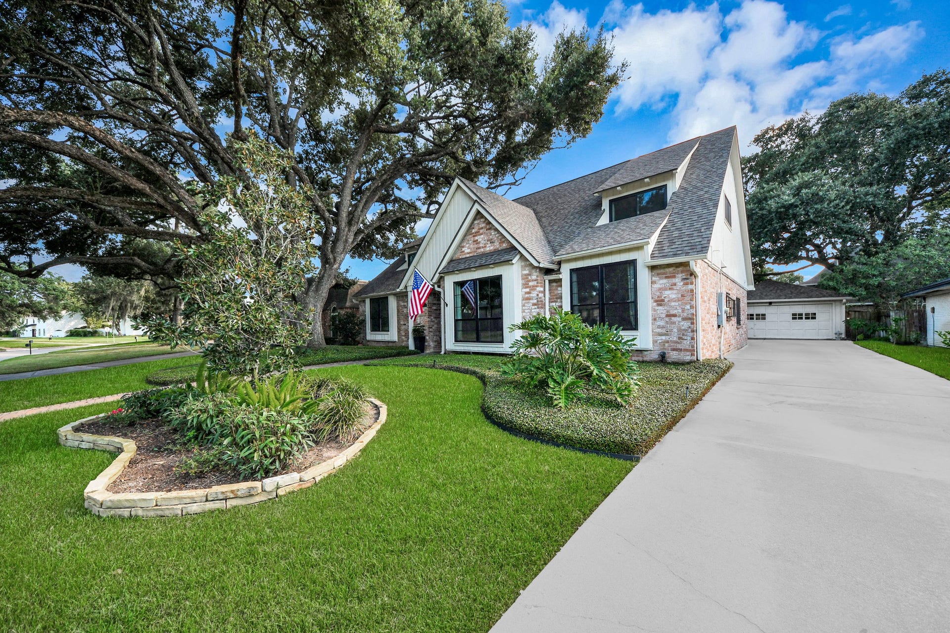 722 Chevy Chase Circle, Sugar Land, TX 77478 Set beneath beautiful mature trees, this classic home offers great curb appeal, a long driveway and detached garage.