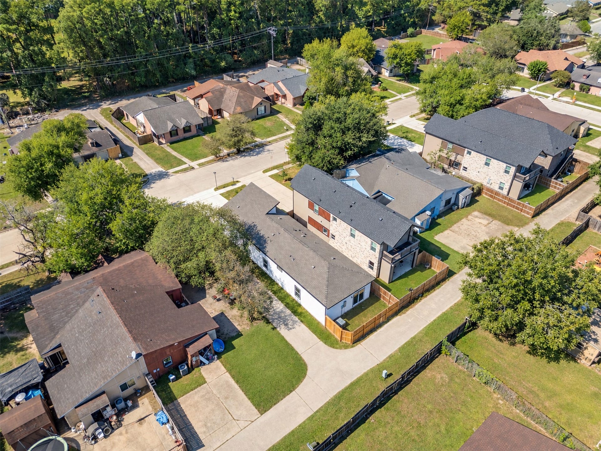 5606 HOLLOW PINES, Houston, TX 77049