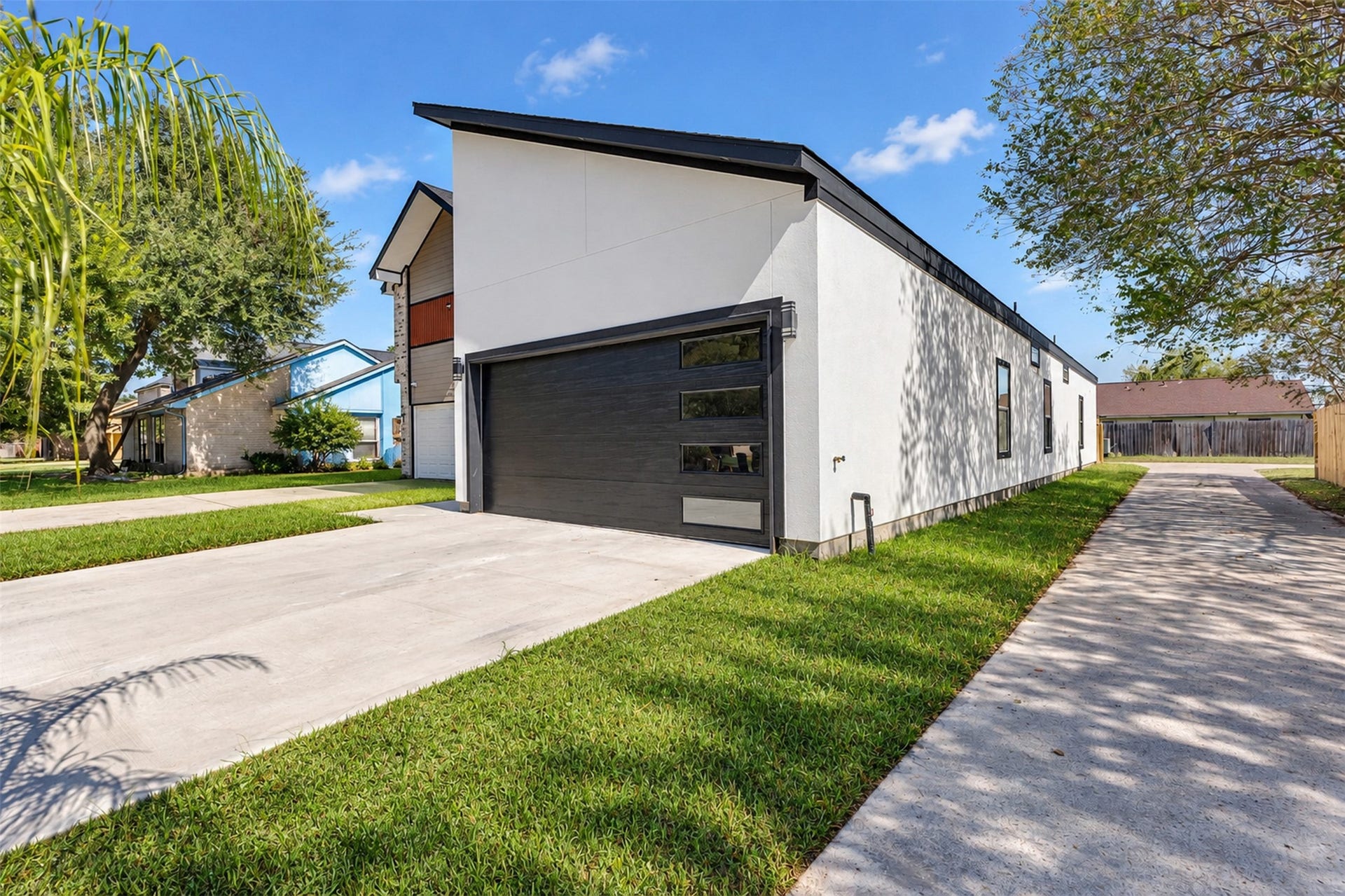 5606 HOLLOW PINES, Houston, TX 77049