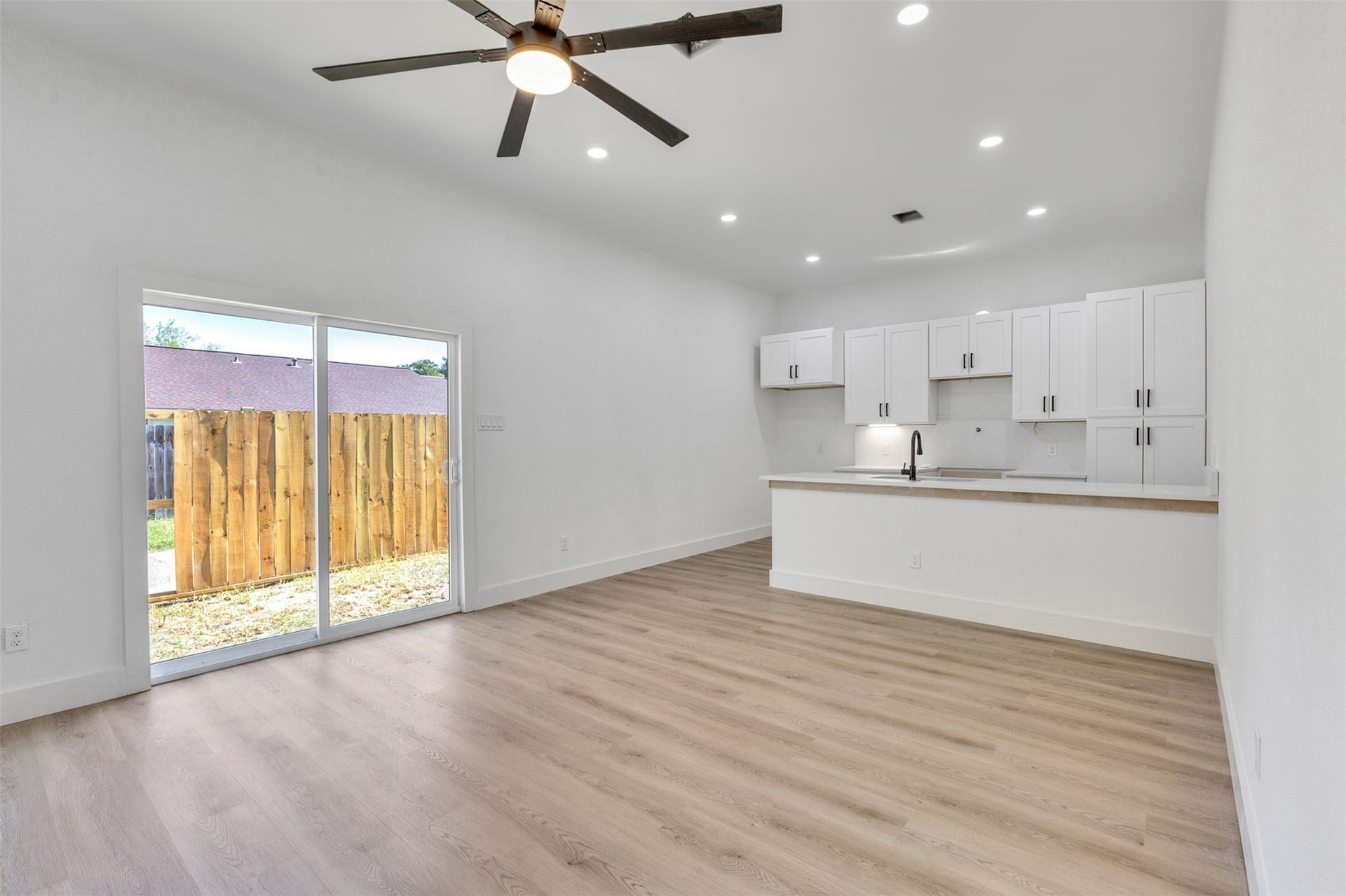 5606 HOLLOW PINES, Houston, TX 77049