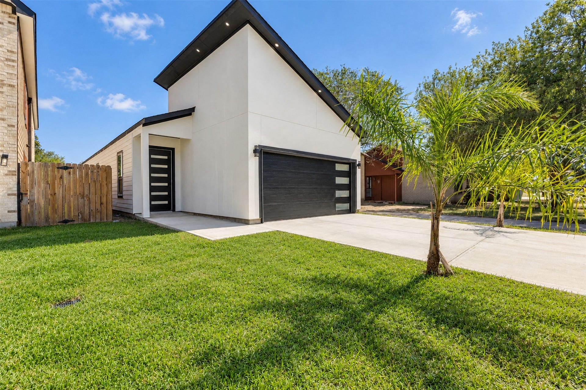 5606 HOLLOW PINES, Houston, TX 77049