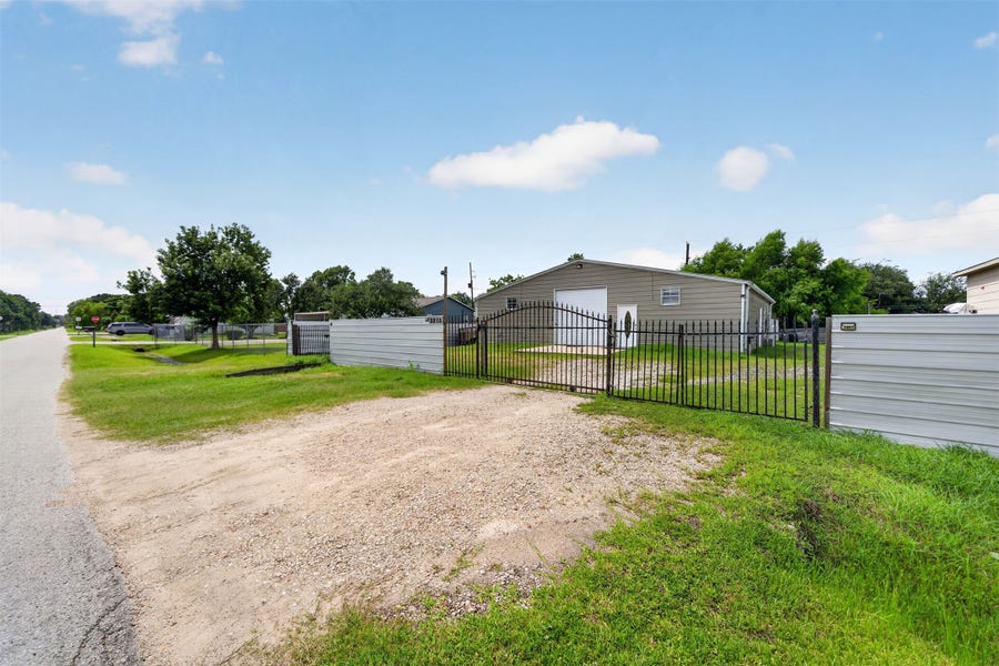 Property photo for 2213 Ellis Drive, Rosharon, TX