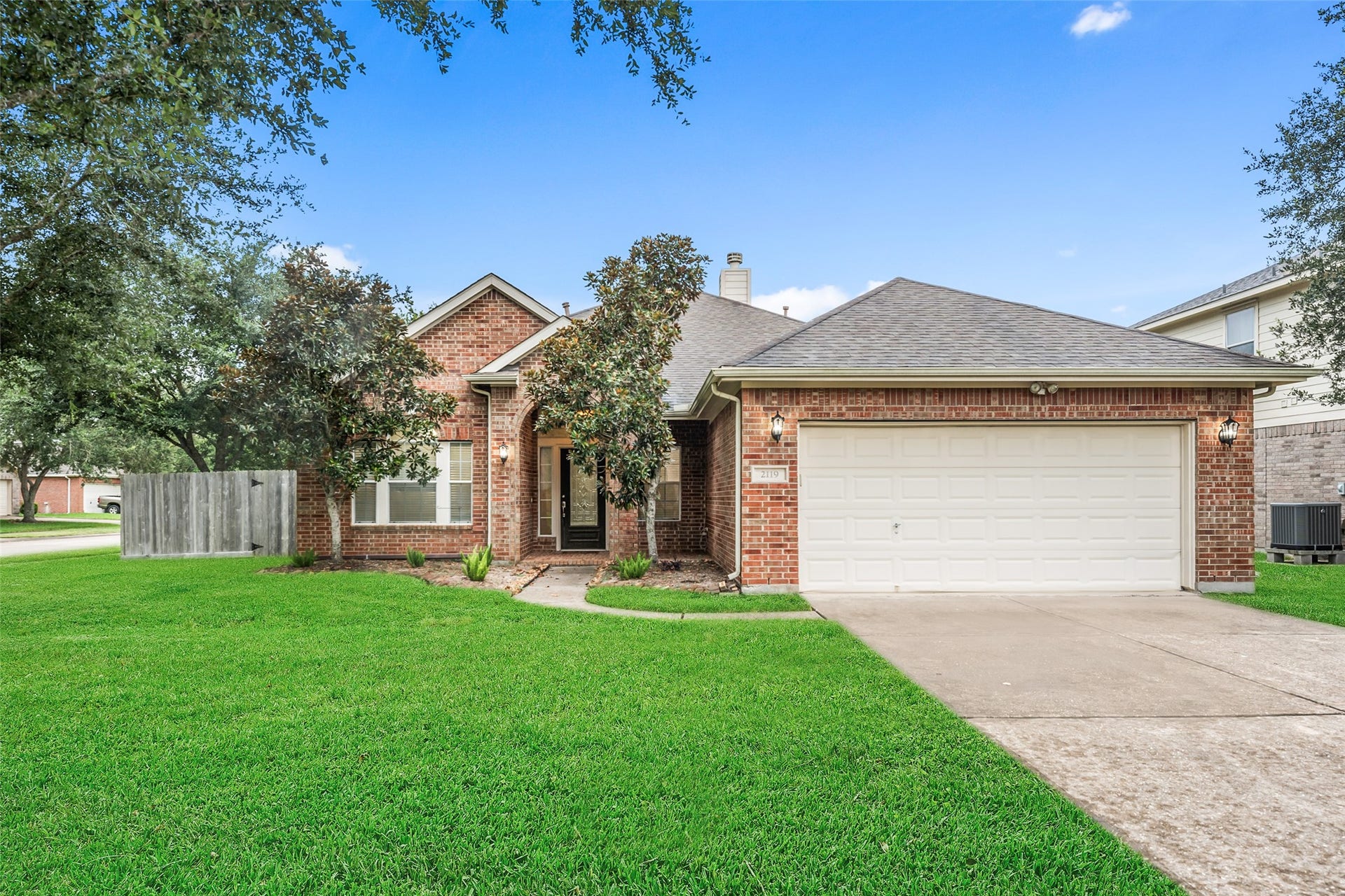 2119 Kingfisher Court, League City, TX 77573 Front elevation on corner lot