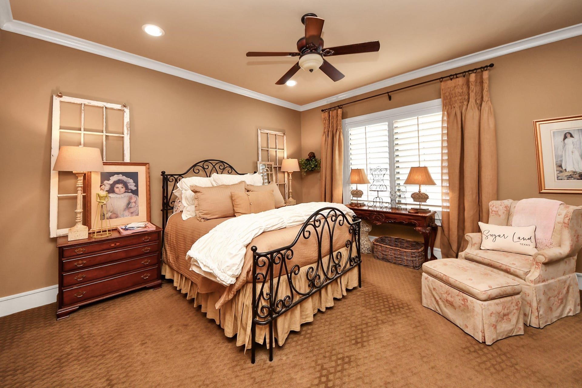 1406 Lake Pointe Parkway, Sugar Land, TX 77478 Generous guest suite offers beautiful picture windows, a huge walk-in closet, and en suite bath featuring a tub/shower combo with frameless glass. Plush carpeting balances comfort with elegance.