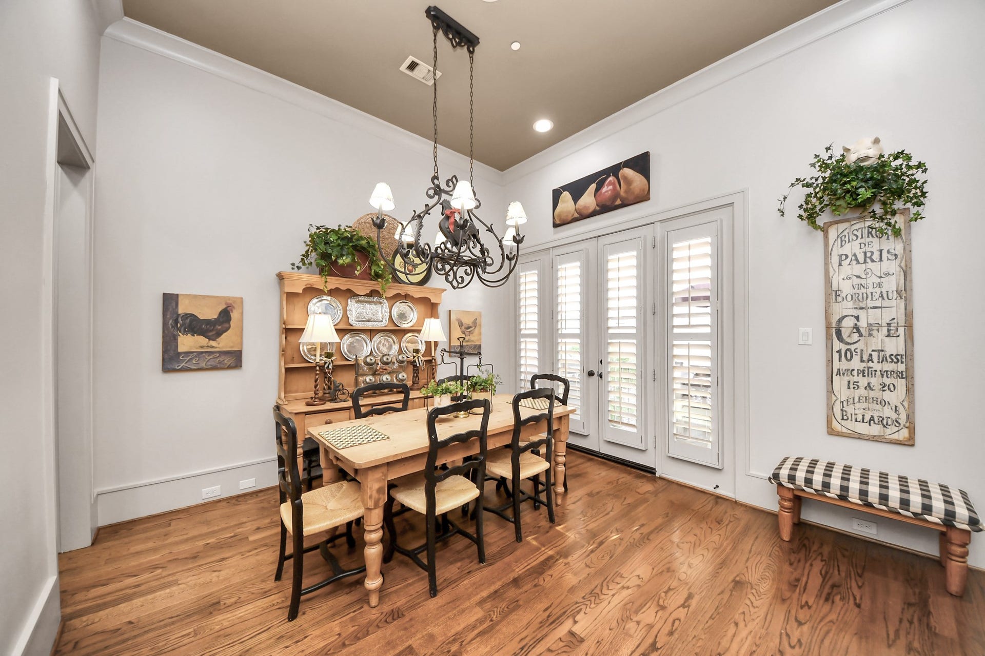 1406 Lake Pointe Parkway, Sugar Land, TX 77478 Light-filled breakfast space seamlessly connected to the kitchen, with patio access that makes outdoor grilling or morning coffee effortless.