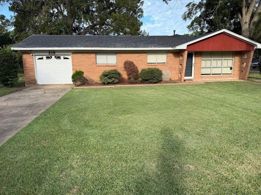 Property photo for 210 Southern Oaks Drive, Lake Jackson, TX