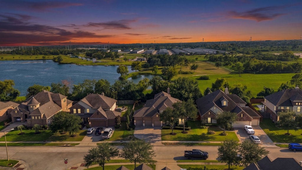 2936 Hawkins Creek Lane, League City, TX 77573 Enjoy beautiful neighborhood views and stunning sunset skies right from your backyard.
