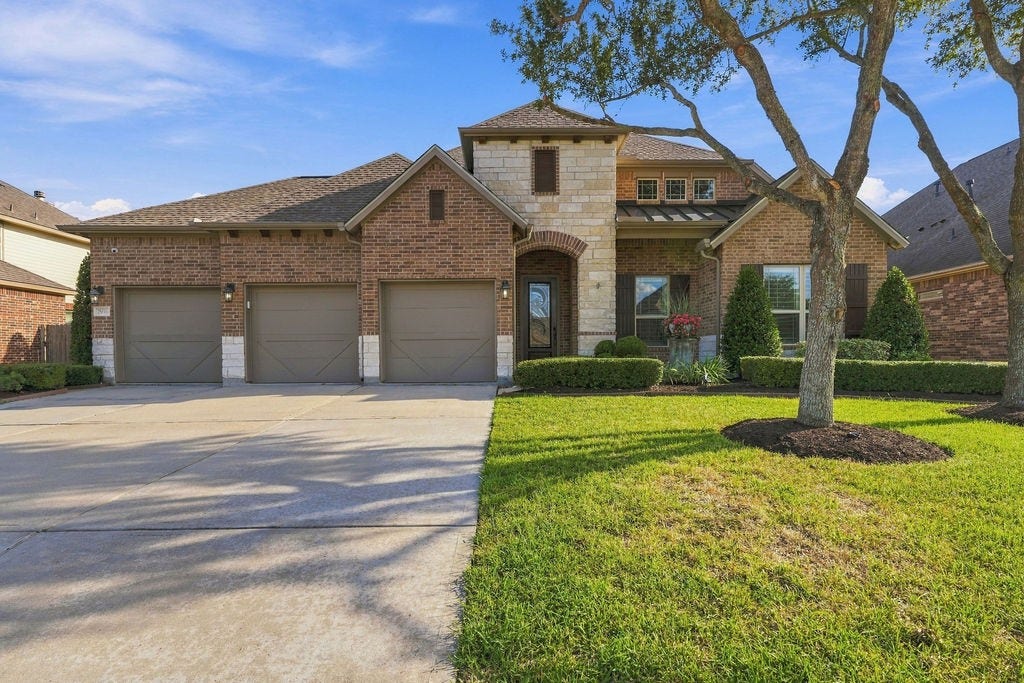 2936 Hawkins Creek Lane, League City, TX 77573 Beautiful curb appeal with a gorgeous stone and brick facade welcomes you home.