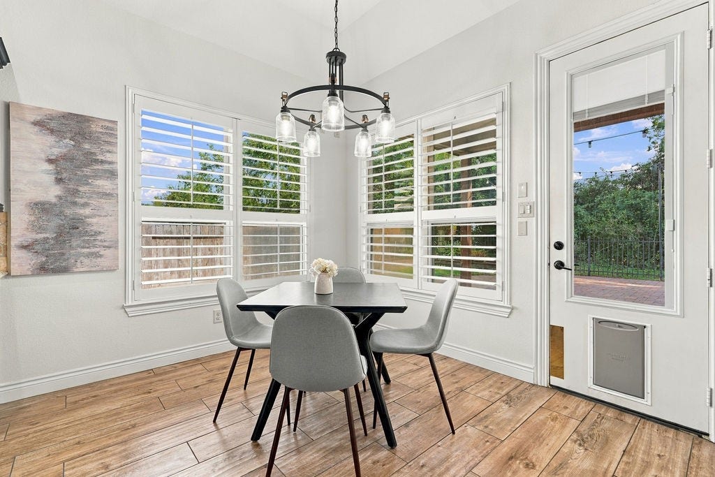 2936 Hawkins Creek Lane, League City, TX 77573 Bright breakfast area with beautiful plantation shutters.