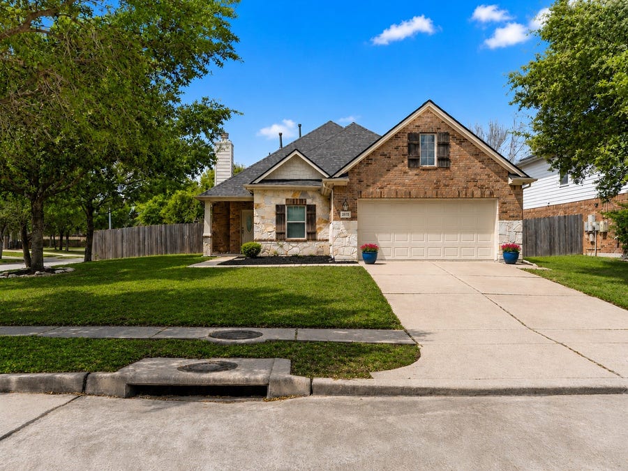 Property photo for 2018 Knoll Oak Lane, Richmond, TX