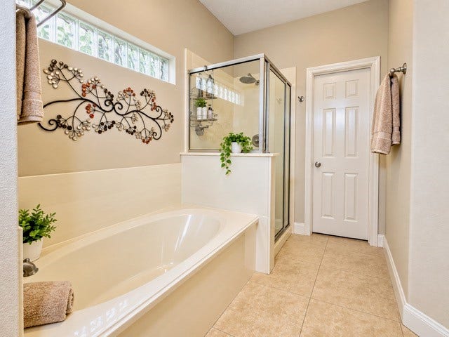 GARDEN TUB AND SHOWER CLOSE