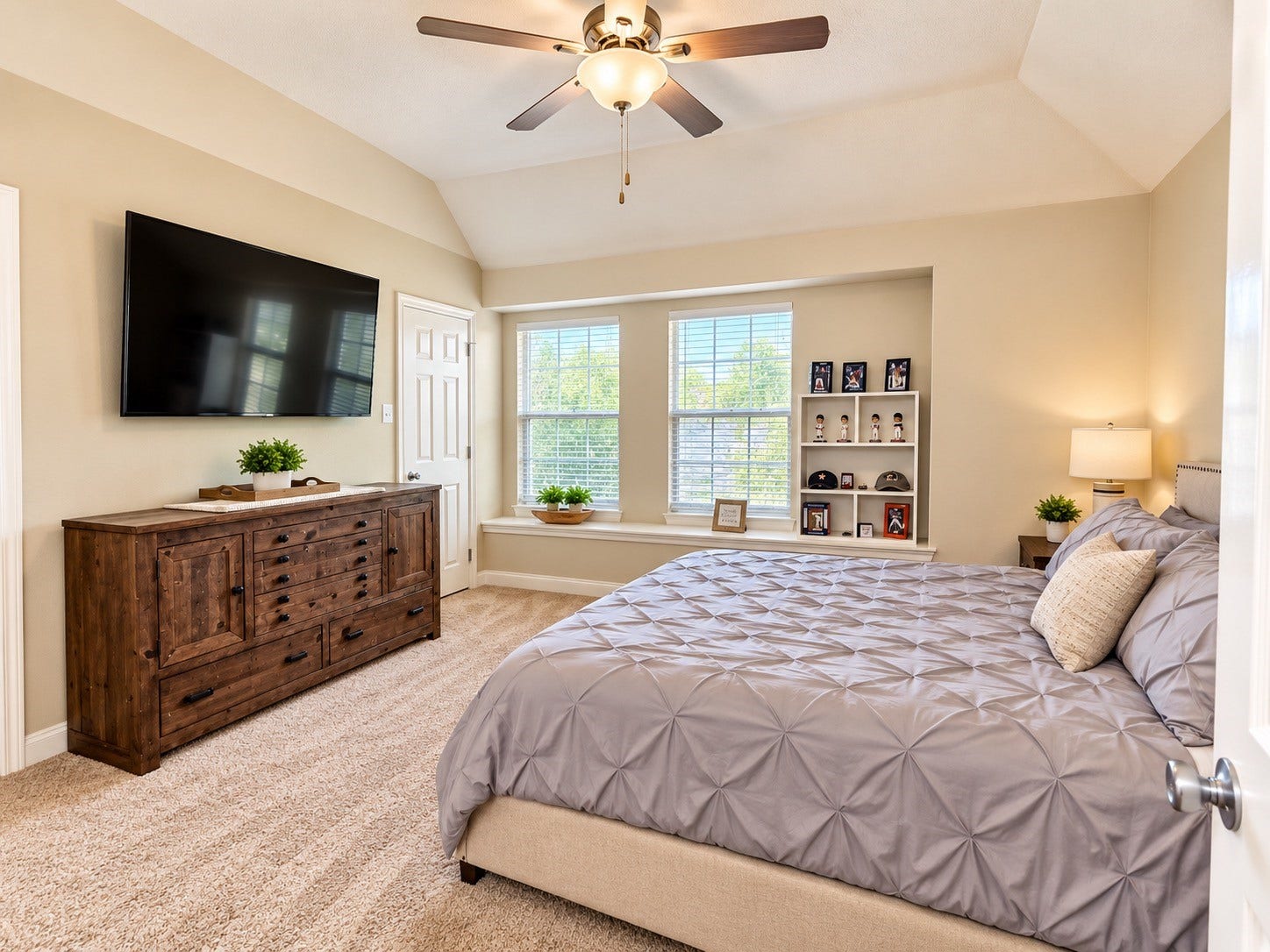 2ND BEDROOM WITH BATHROOM 2ND FLOOR