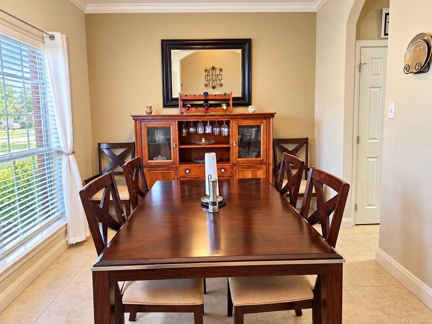 DINNING ROOM