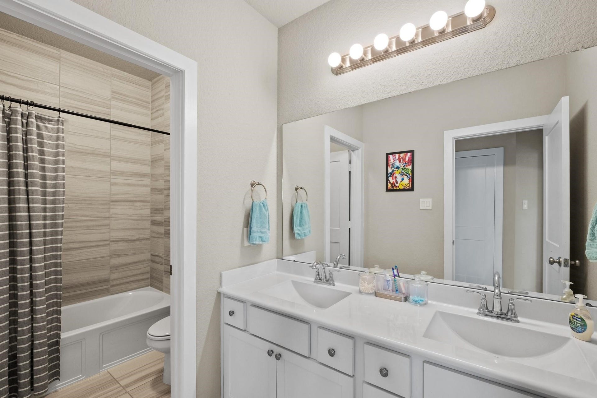 12431 Palo Acebo Lane, Humble, TX 77346 Secondary bath upstairs