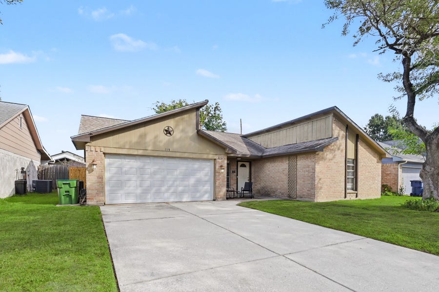 Property photo for 1115 Thomas Drive, Humble, TX