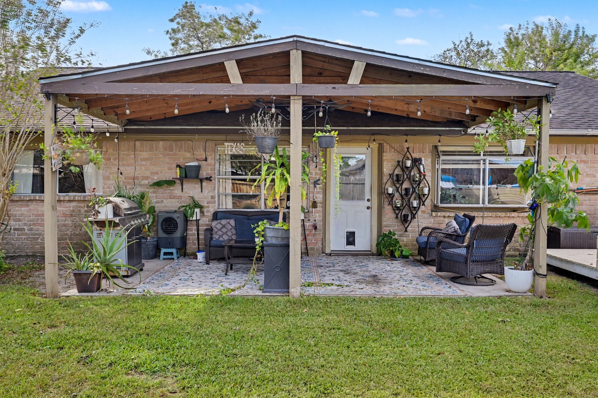 1115 Thomas Drive, Humble, TX 77338 Backyard seating area featuring comfortable lounge space and outdoor views.