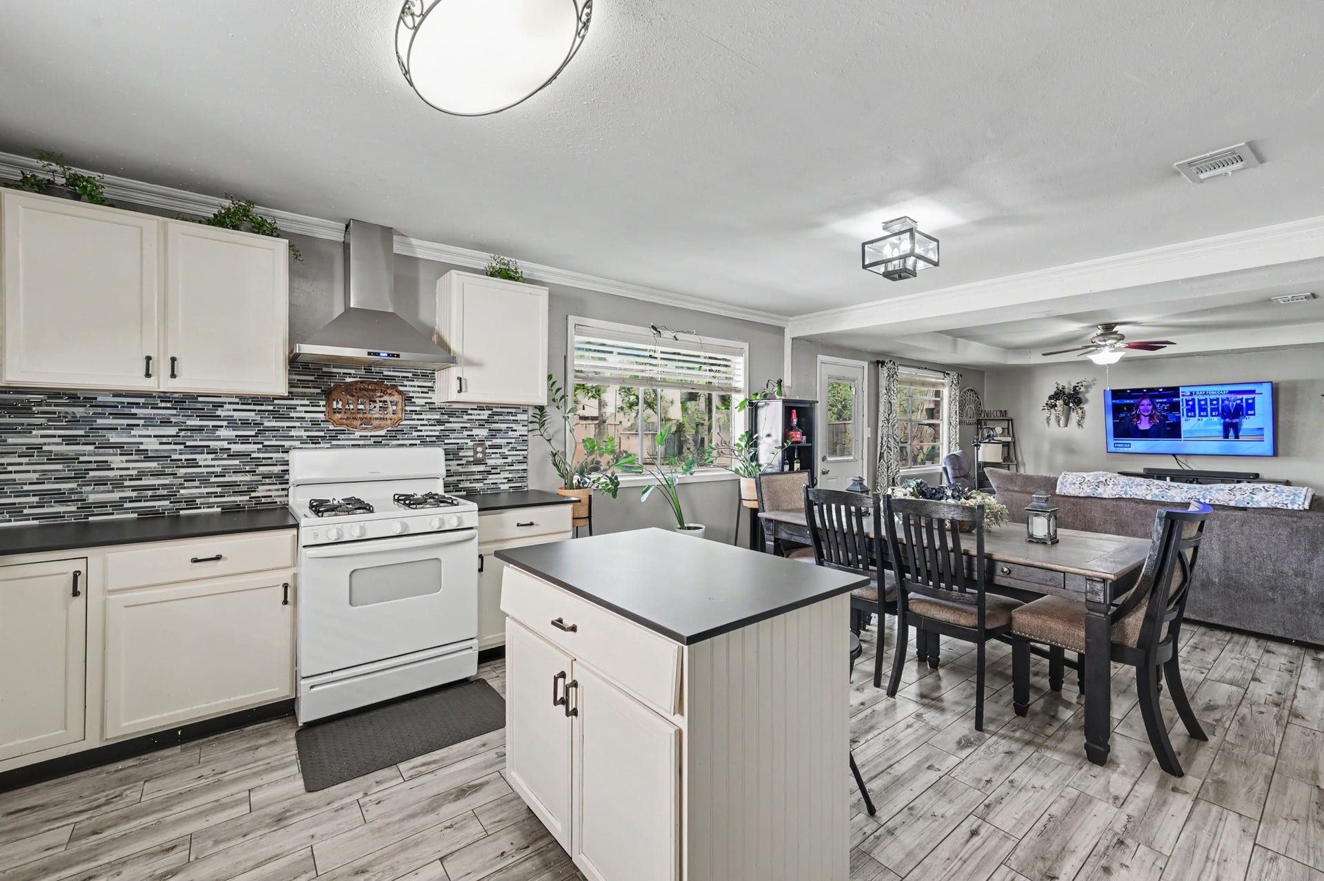 1115 Thomas Drive, Humble, TX 77338 1115 Thomas Drive, Humble, TX 77338