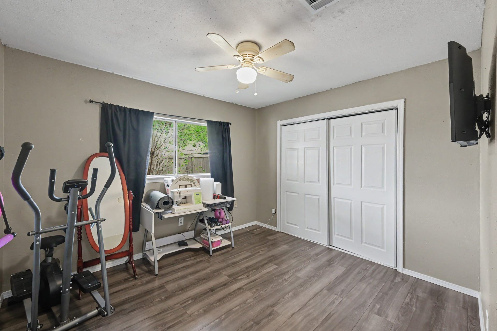 1115 Thomas Drive, Humble, TX 77338 This versatile space can function as a third bedroom or a dedicated home gym/workout area.