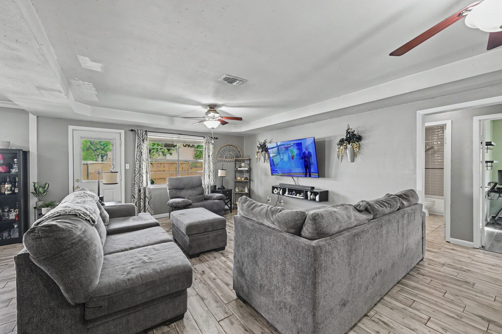 1115 Thomas Drive, Humble, TX 77338 1115 Thomas Drive, Humble, TX 77338