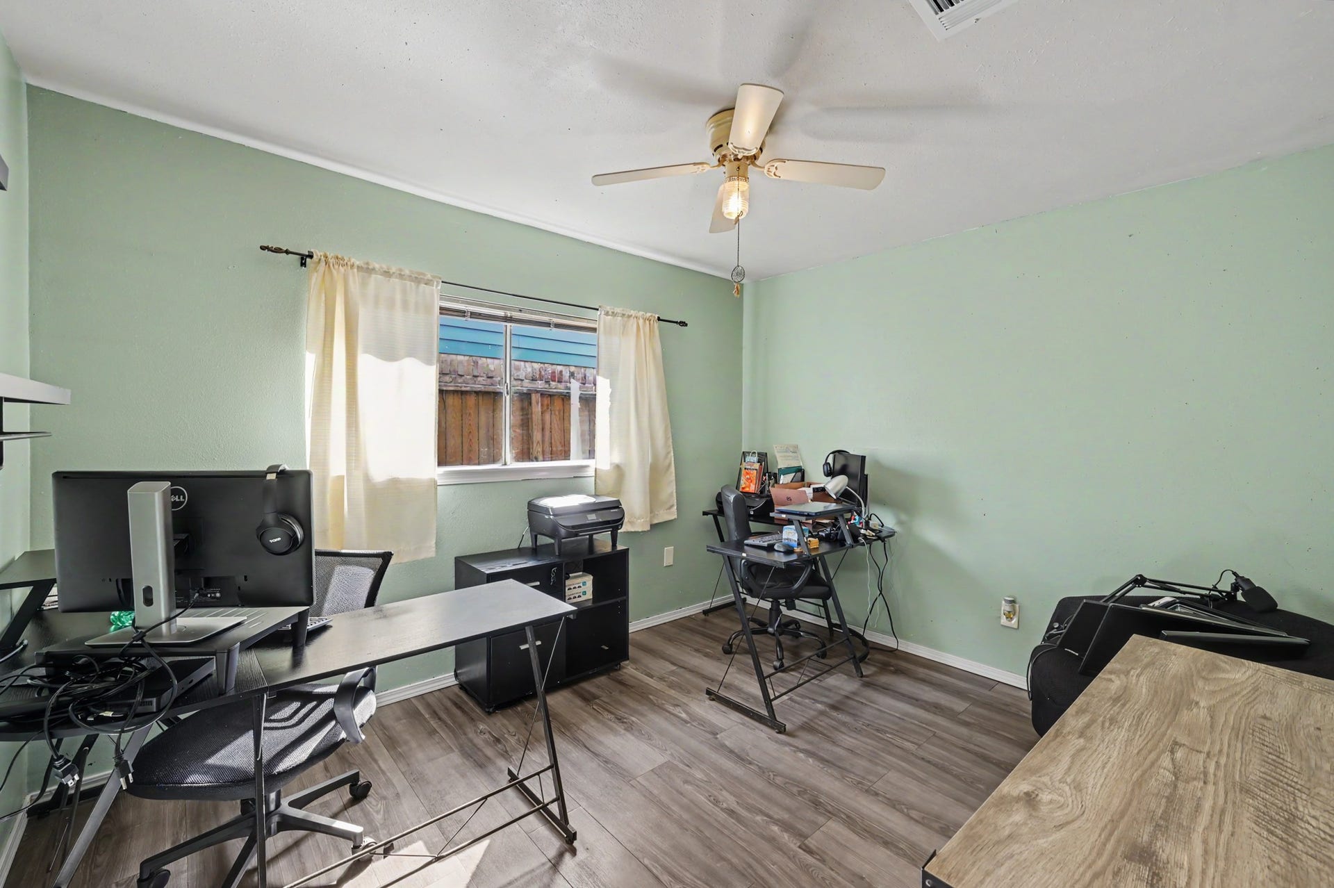 1115 Thomas Drive, Humble, TX 77338 Versatile space currently staged as an office, but it could easily serve as a spare bedroom.